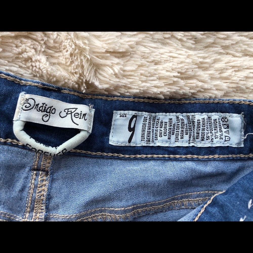 Shorts - Picture 3 of 3